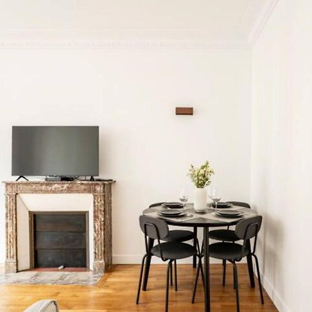 The Square, Paris-Asnieres, Private Apartment With Bedroom And Living Room Exterior photo