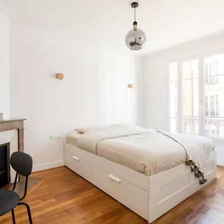 The Square, Paris-Asnieres, Private Apartment With Bedroom And Living Room Exterior photo