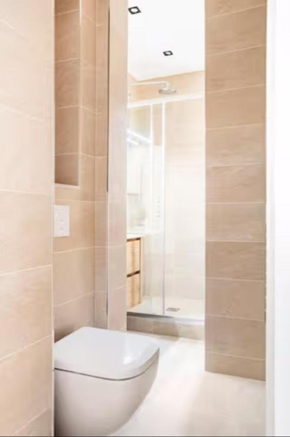The Square, Paris-Asnieres, Private Apartment With Bedroom And Living Room Exterior photo