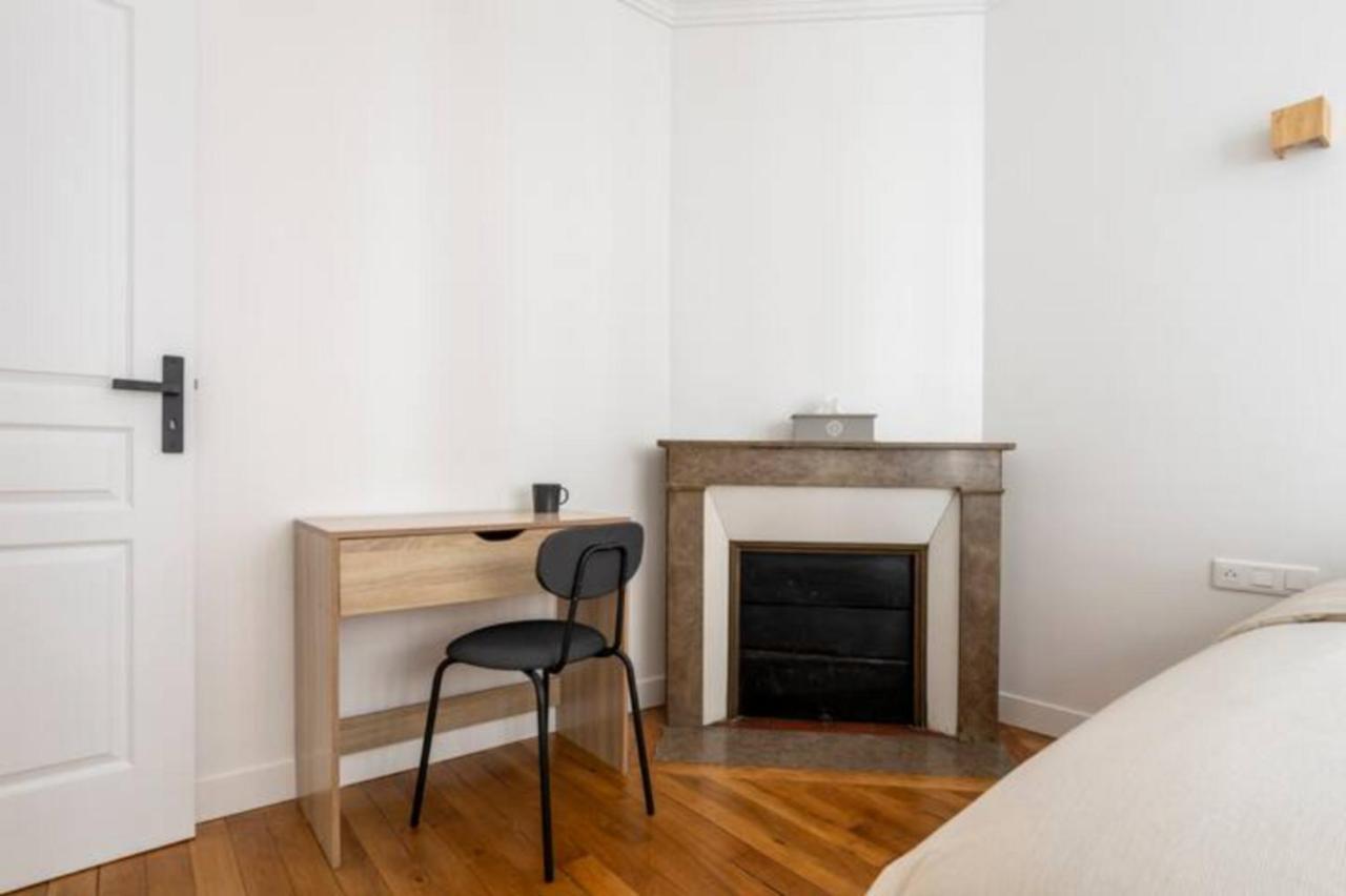 The Square, Paris-Asnieres, Private Apartment With Bedroom And Living Room Exterior photo