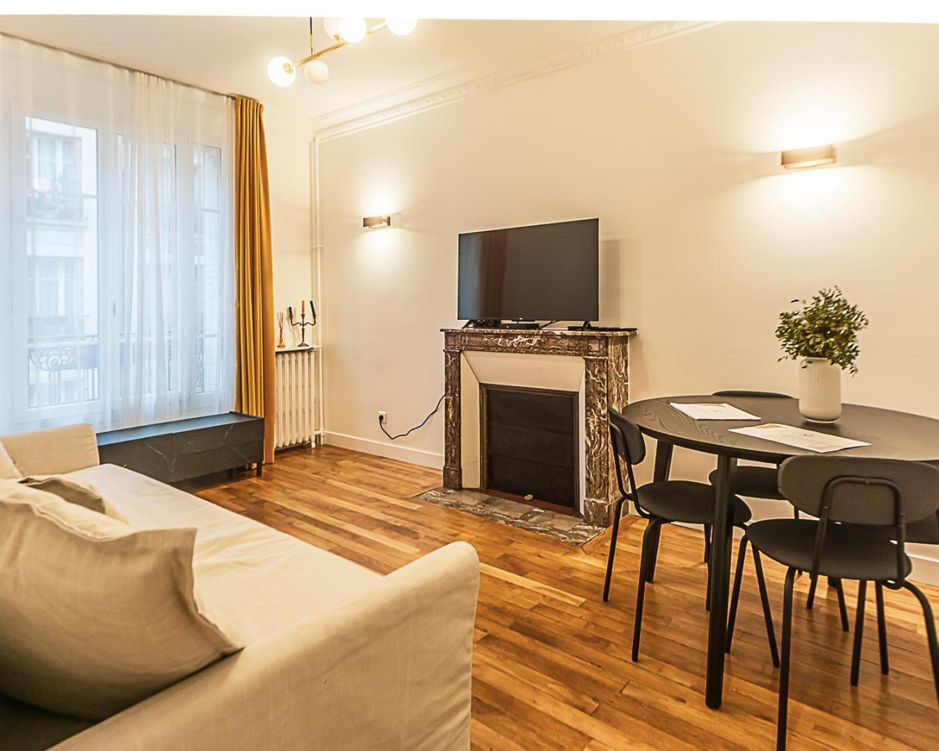 The Square, Paris-Asnieres, Private Apartment With Bedroom And Living Room Exterior photo