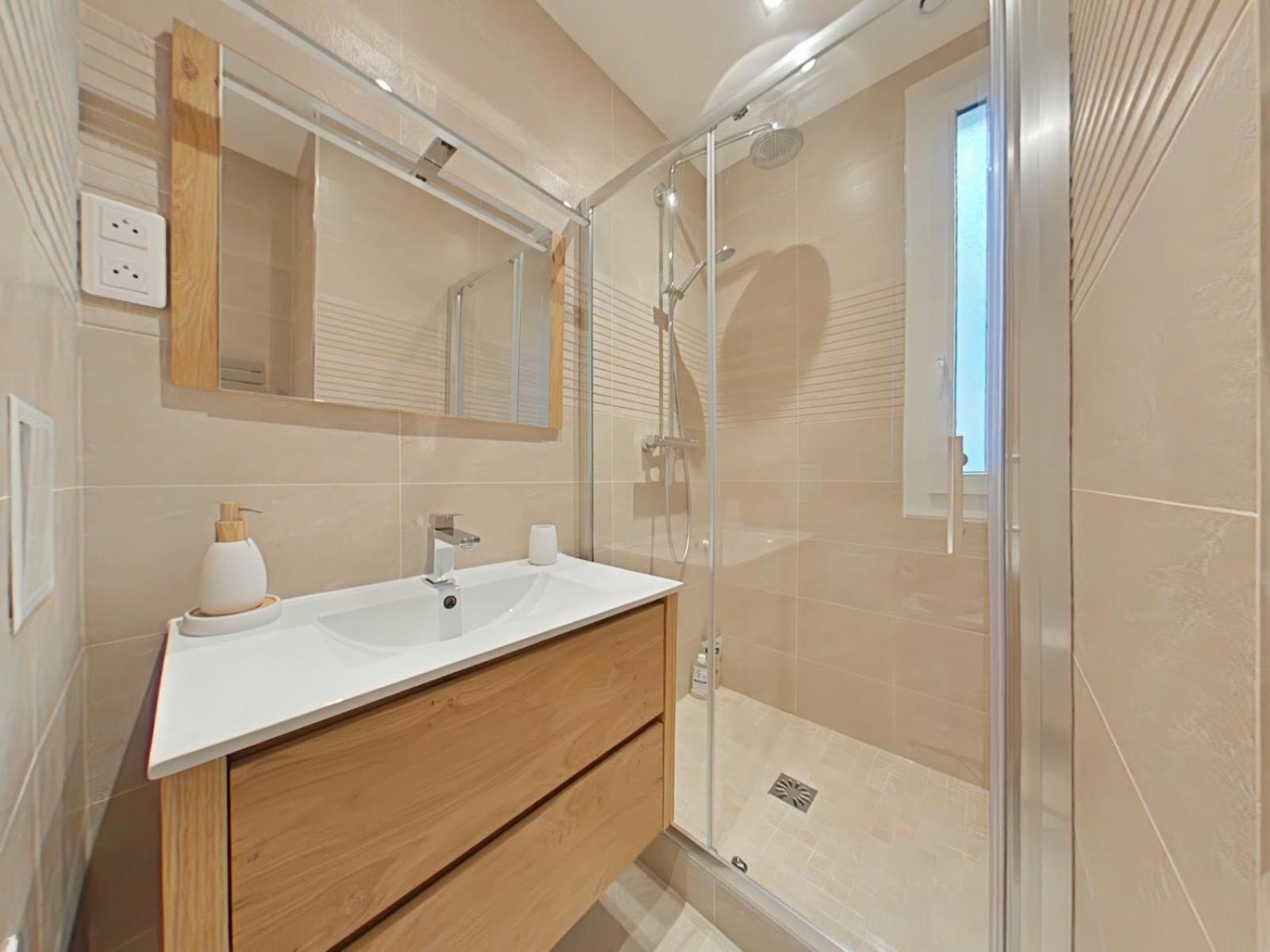 The Square, Paris-Asnieres, Private Apartment With Bedroom And Living Room Exterior photo